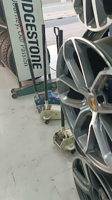 Tyre & Battery Repair and Replacement - 24 Hour Emergency Tyre & Battery Service - By owner