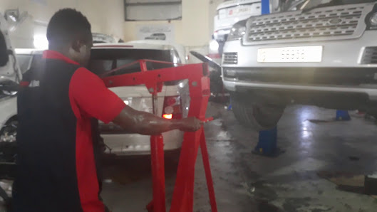 Best Range Rover Services -Nujoom Al khan Auto Maintenance كراج لإصلاح وصيانة السيارات لاند روفر وجاكوار وأوروبا - By owner