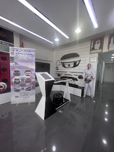 Al Sayegh Auto Repairs ورشة الصايغ لتصليح السيارات - Inside