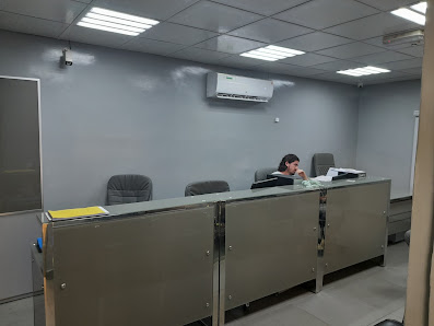 Standard auto repair - Inside