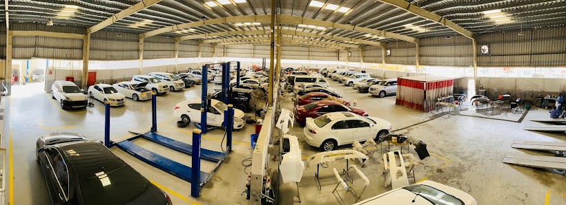 Aarya Auto Repair body shop - Workshop