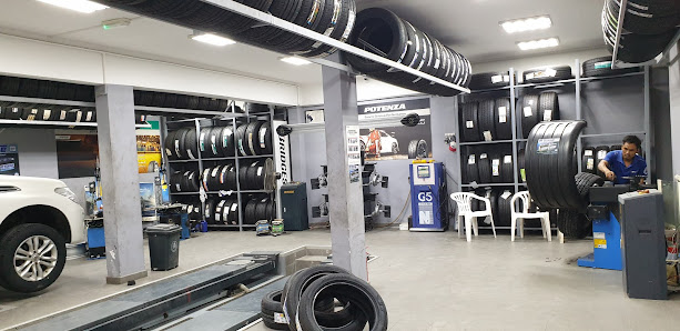 سلمان لتجارة الإطارات salman tyres - Inside