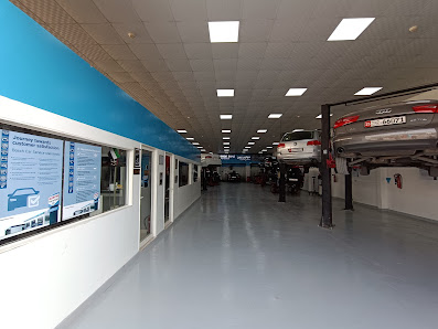 MOTOR ZONE GERMAN AUTO REPAIR ( BOSCH CAR SERVICE CENTER ) - Inside