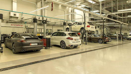 Porsche Service Centre Fujairah - Inside