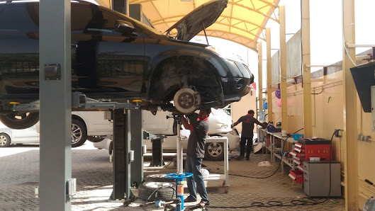 Burj Al Ghubaibah Auto Maintenance Workshop - Workshop