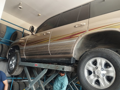 Trustndrive Car Repair Workshop In Mussafah | Car Mechanic | Auto Body Shop Abu Dhabi - Workshop