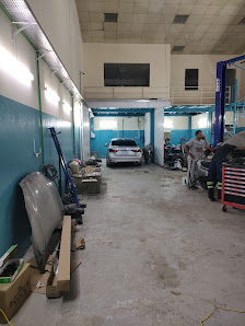 Freej Lewara Garage - Inside