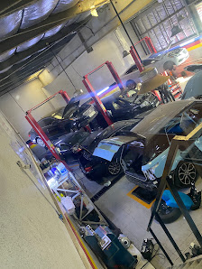 ENGINE HOUSE workshop & car maintenance - Workshop