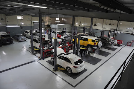 Carrera Auto Workshop - By owner