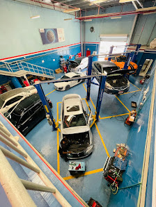 Kinetic auto service center - Workshop