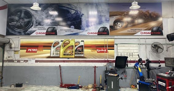 Burj al arab tyres and oils llc Rak - Inside