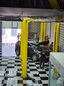 Auto Whiz Garage - Workshop
