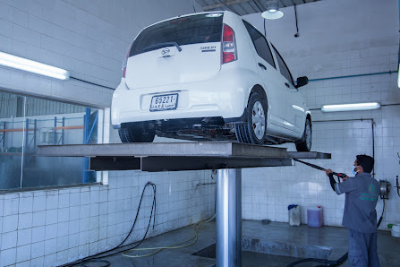 Al Mulla Automobiles Service Center - Workshop