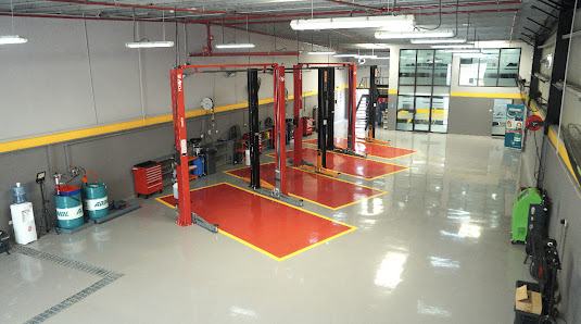 Auto Hub Performance Garage, Auto Repair & Service Center, Al Quoz, Dubai - Inside