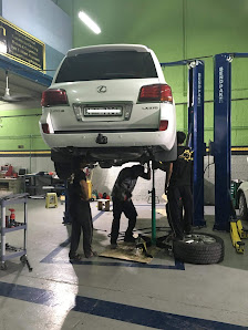 Al Nahdha Auto Garage - Workshop