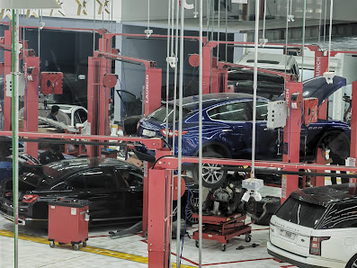 Royal Swiss Auto Service Center, Musaffah, Abu Dhabi - Workshop