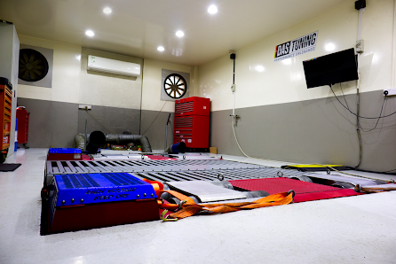 Deutsches Auto Service Center, AL QOUZ , German Car Tuning Specialists Garage (Audi-BMW-VW-Mercedes-Porsche) - Inside