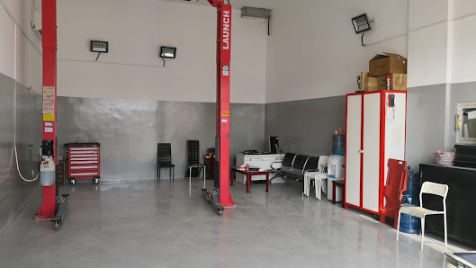 Double X Autowork Shop دبل اكس لتصليح السيارات - Inside