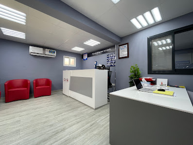 DME Auto Repairing - Bosch Car Service - Inside