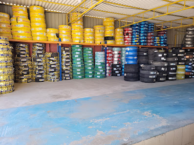 Hasan Darwish Tyres & Oil - Inside