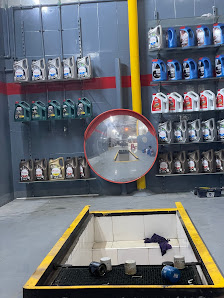 Saleh Car Care Service Depot - Inside