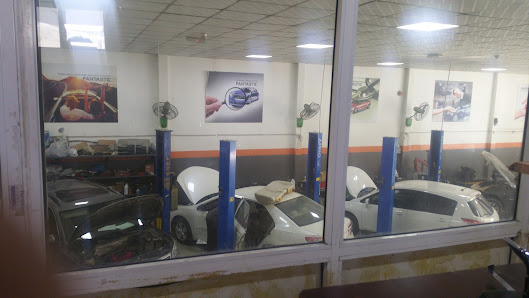 Fantastic Auto Maintenance Workshop - Inside