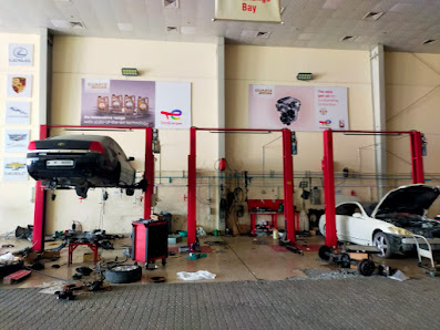 Auto Master Garage - Inside