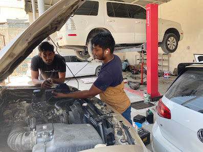 RADHI AUTO MECHANIC GARAGE L.L.C - Workshop