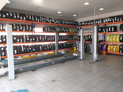 سوبرفكس لتركيب وإصلاح الاطارات المطار- Superfix Auto Center ALMatar - Inside